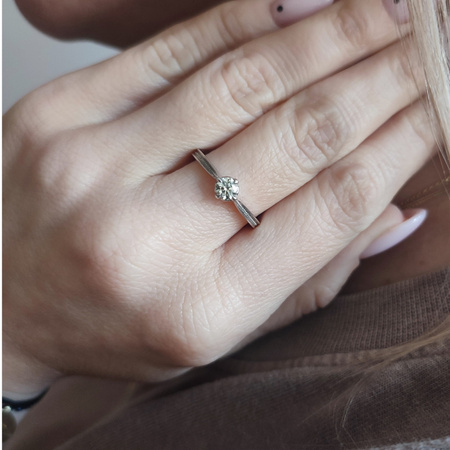 Pierścionek z brylantem 0,30 ct