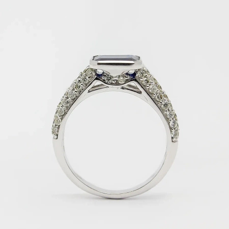 Pierścionek z szafirem i brylantami