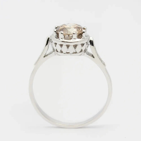 Pierścionek z koniakowym brylantem i brylantami