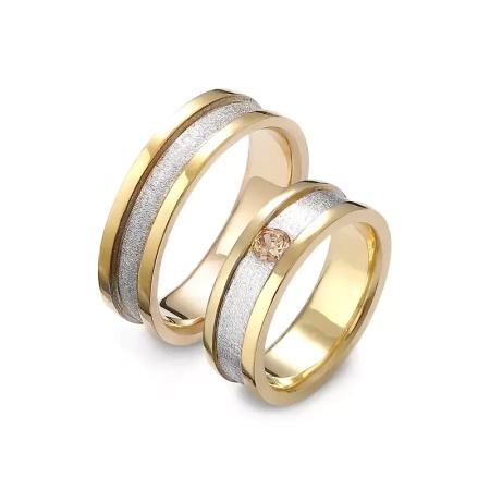 Obrączki ślubne z koniakowym brylantem 0,13 ct