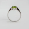 Pierścionek z oliwinem i brylantami