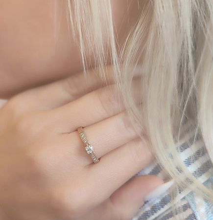 Pierścionek z brylantami 0,24 ct