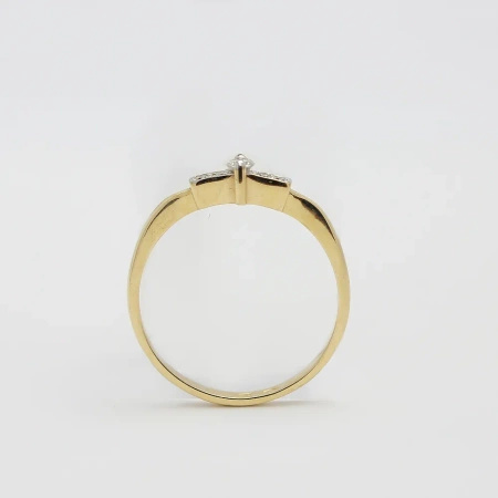 Pierścionek z brylantami 0,09 ct