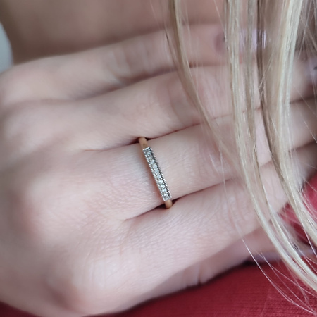 Pierścionek z cyrkoniami