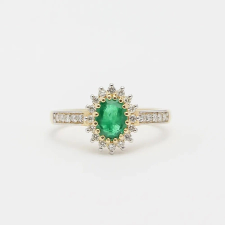 Pierścionek z szmaragdem i brylantami