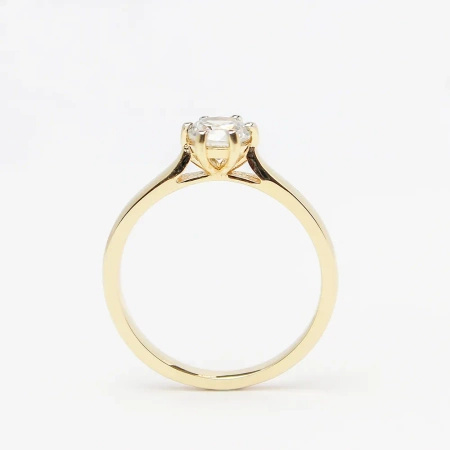 Pierścionek z brylantem 0,50 ct