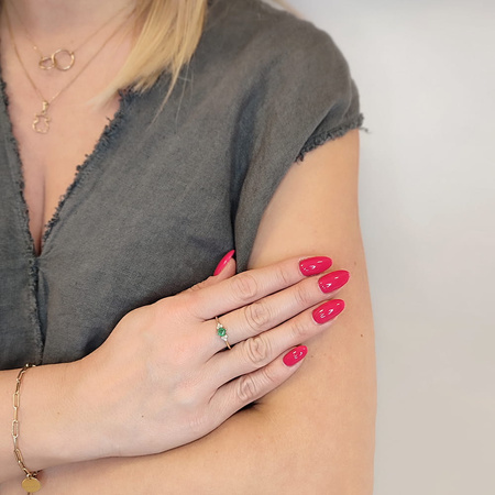 Pierścionek z szmaragdem i brylantami