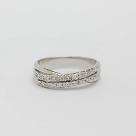 Pierścionek z brylantami 0,18 ct