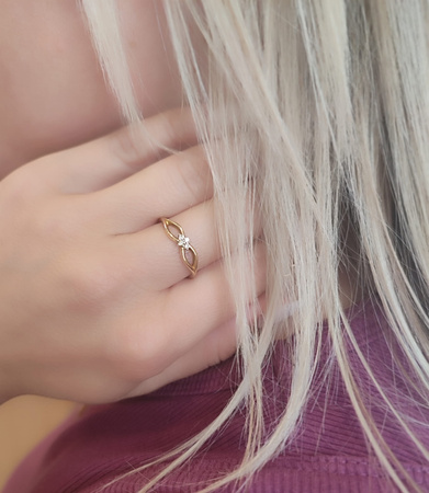 Pierścionek z brylantami 0,05 ct