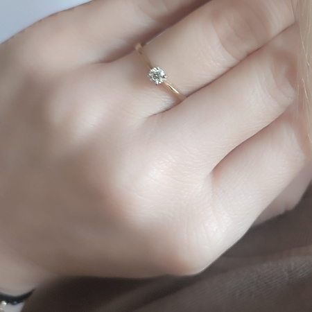 Pierścionek z brylantem 0,15 ct