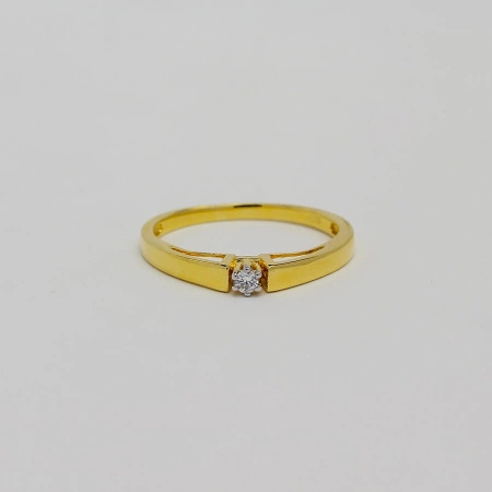 Pierścionek z brylantem 0,03 ct