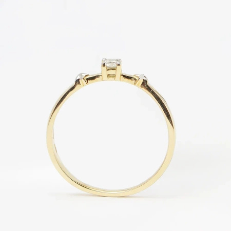 Pierścionek z brylantem 0,11 ct