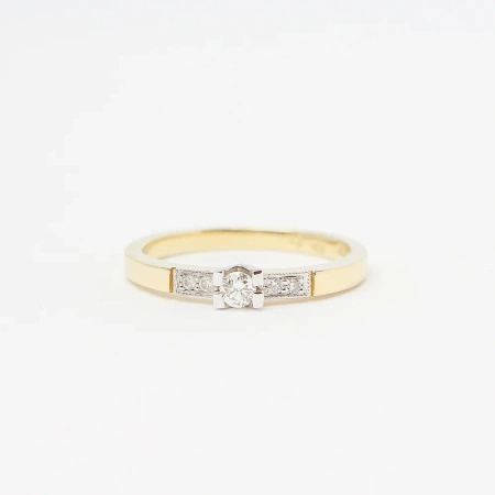 Pierścionek z brylantami 0,11 ct