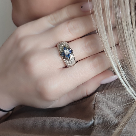 Pierścionek z szafirem i brylantami