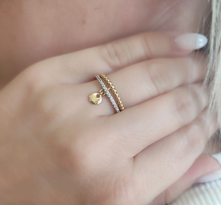 Pierścionek z cyrkoniami