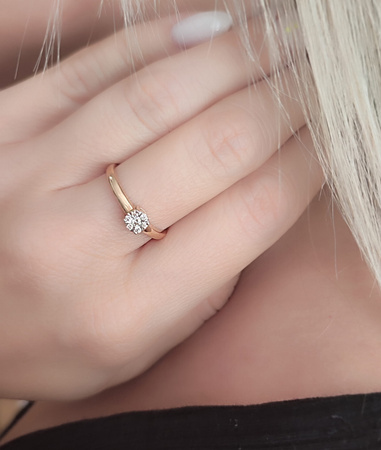 Pierścionek z brylantami 0,12 ct