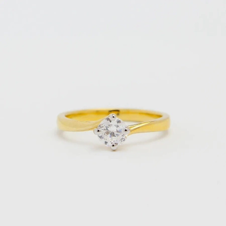 Pierścionek z szafirem