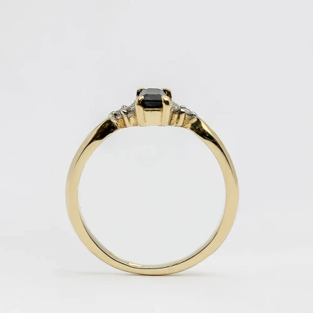 Pierścionek z szafirem i brylantami