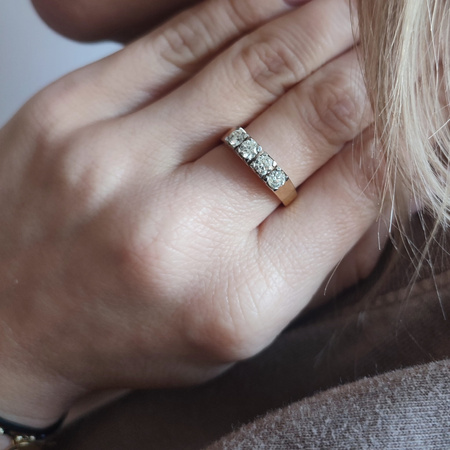 Pierścionek z brylantami 0,65 ct