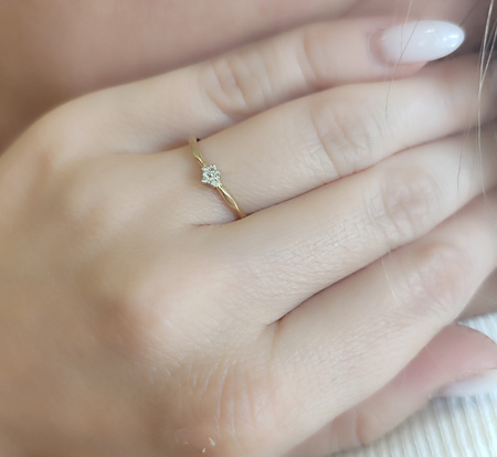 Pierścionek z brylantami 0,03 ct