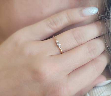 Pierścionek z cyrkoniami