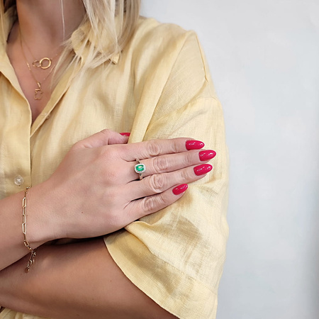 Pierścionek z szmaragdem i brylantami