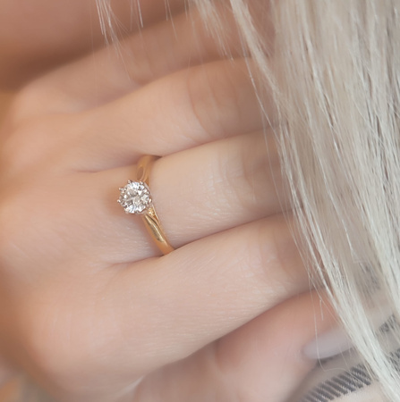 Pierścionek z brylantem 0,50 ct