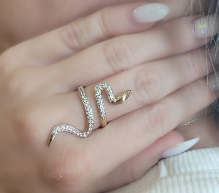 Pierścionek z cyrkoniami