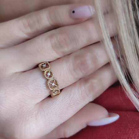 Pierścionek z cyrkoniami