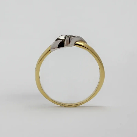 Pierścionek z brylantem 0,06 ct