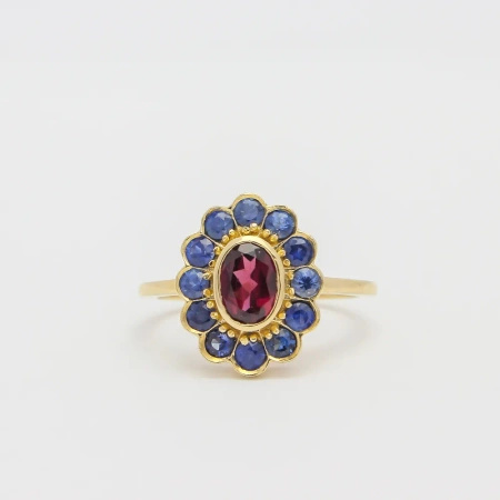 Pierścionek z rodolitem i szafirami