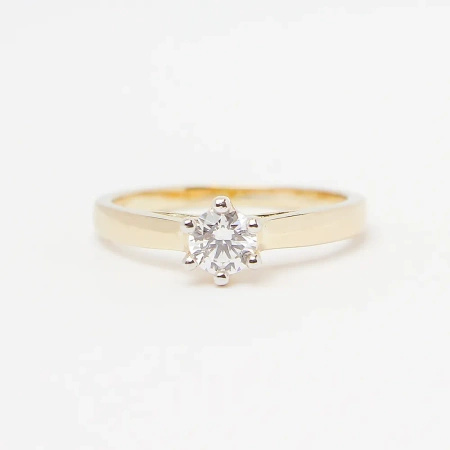 Pierścionek z brylantem 0,50 ct