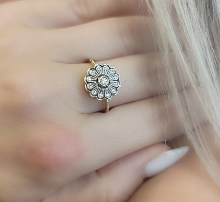 Pierścionek z brylantami 0,15 ct