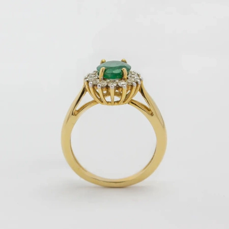 Pierścionek z brylantami i szmaragdem