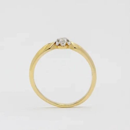 Pierścionek z brylantem 0,03 ct