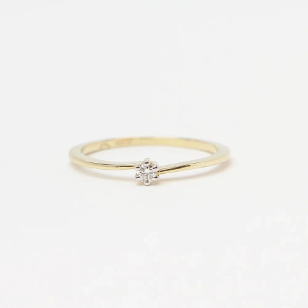 Pierścionek z brylantem 0,05 ct