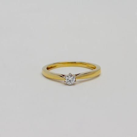 Pierścionek z brylantem 0,10 ct