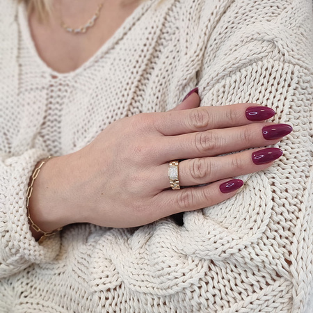 Pierścionek z cyrkoniami