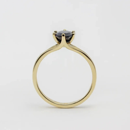 Pierścionek z szafirem