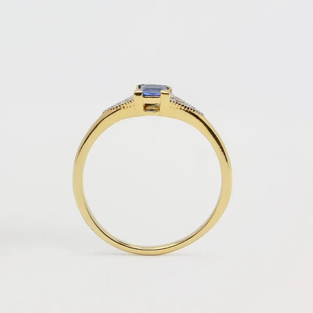 Pierścionek z szafirem i brylantami