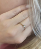 Pierścionek z brylantem 0,11 ct