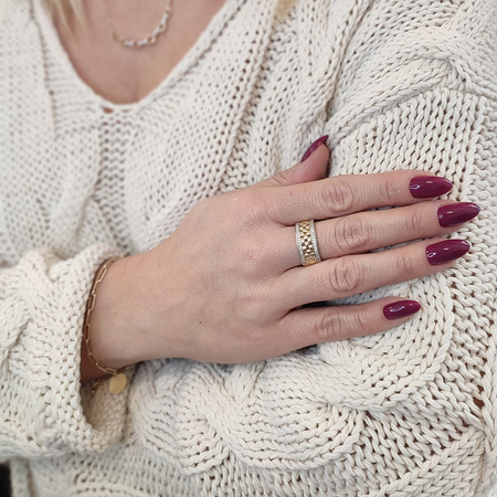 Pierścionek z cyrkoniami