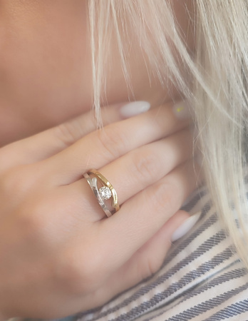 Pierścionek z brylantem 0,20 ct