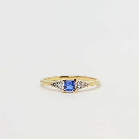Pierścionek z szafirem i brylantami