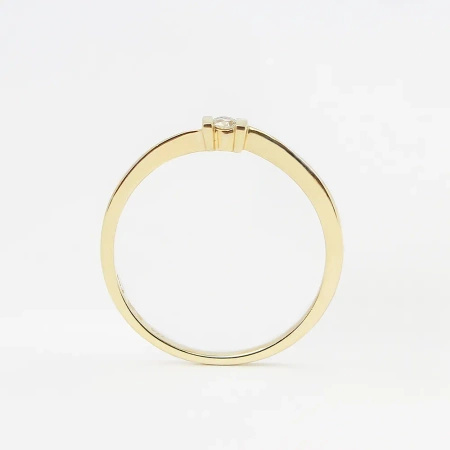 Pierścionek z brylantem 0,04 ct