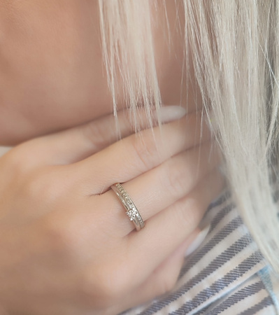 Pierścionek z brylantami 0,28 ct