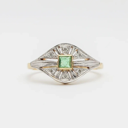 Pierścionek z szmaragdem i brylantami