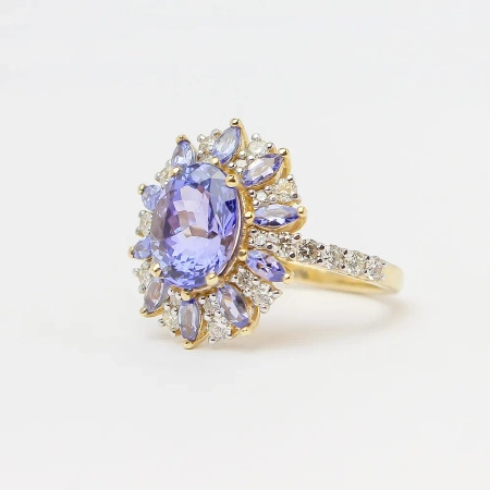 Pierścionek z tanzanitem i brylantami