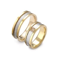 Obrączki ślubne z koniakowym brylantem  0,13 ct