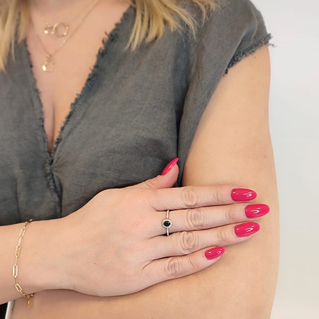 Pierścionek z szafirem i brylantami